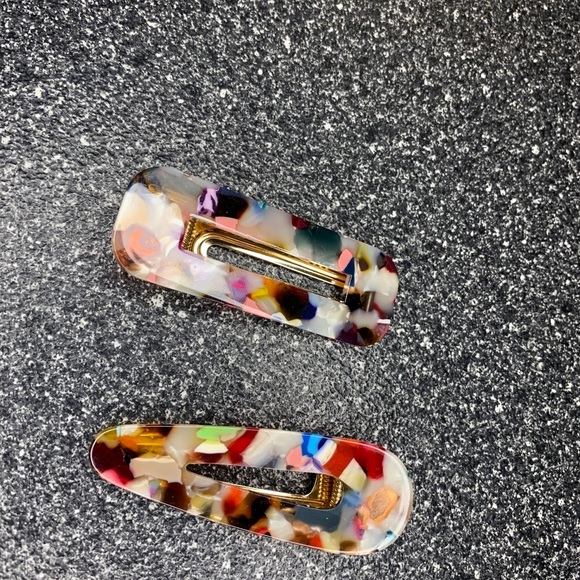 Multi colour resin clip